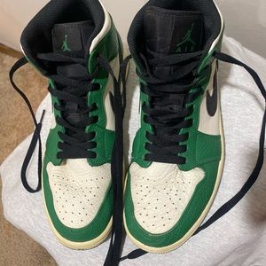Air Jordan 1 mid men’s 8.5